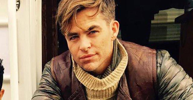 รูปภาพ:https://www.flickeringmyth.com/wp-content/uploads/2016/01/Chris-Pine-Wonder-Woman.jpg