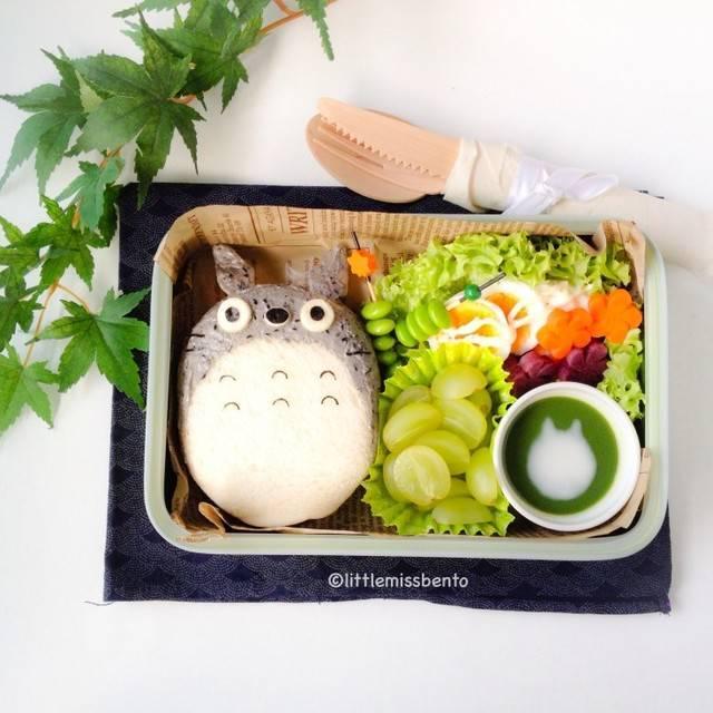 รูปภาพ:http://littlemissbento.com/wp-content/uploads/2014/09/Totoro-Sandwich-Bento-1-735x735.jpg