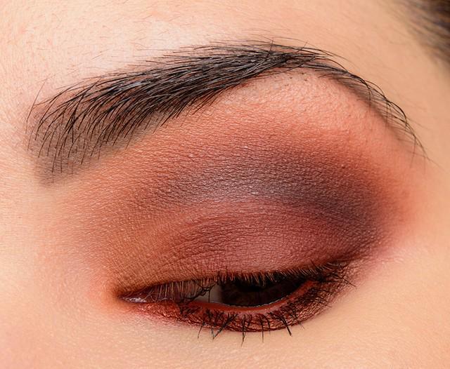 รูปภาพ:http://www.temptalia.com/wp-content/uploads/2017/06/urban-decay_naked-heat_041_testing.jpg