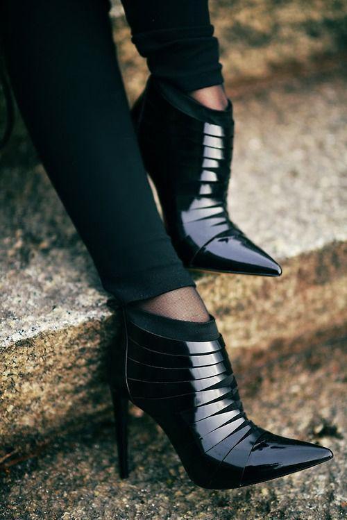 รูปภาพ:http://trend2wear.com/wp-content/uploads/2017/06/stunning-heels-1-14.jpg