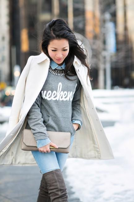 รูปภาพ:http://stylesweekly.com/wp-content/uploads/2015/06/Grey-pullover-with-shirt-and-statement-necklace.jpg