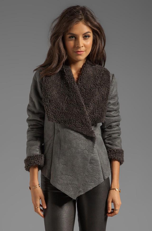 รูปภาพ:http://stylesweekly.com/wp-content/uploads/2015/06/Grey-shearling-jacket.jpg