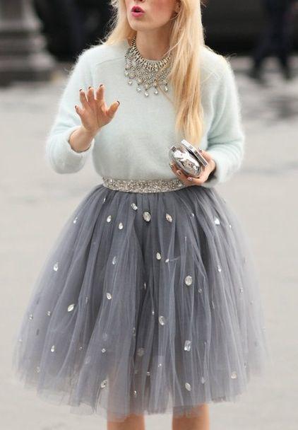 รูปภาพ:http://stylesweekly.com/wp-content/uploads/2015/06/Grey-jeweled-tulle-skirt-and-sweater.jpg