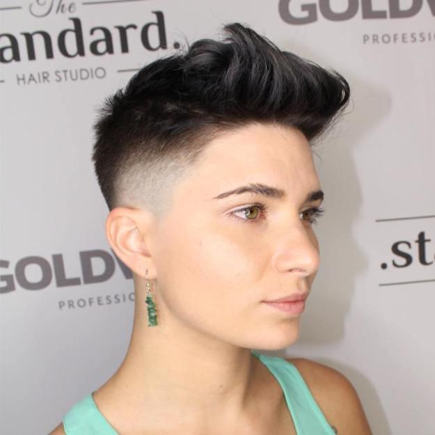 รูปภาพ:https://i0.wp.com/therighthairstyles.com/wp-content/uploads/2017/06/10-very-short-undercut-haircut-for-women.jpg?zoom=1.25&resize=500%2C500&ssl=1