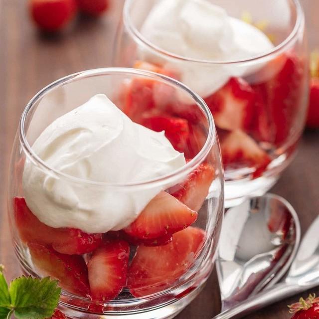 ตัวอย่าง ภาพหน้าปก:ชวนมาทำของหวานง่ายๆ 'Strawberries Romanoff' 