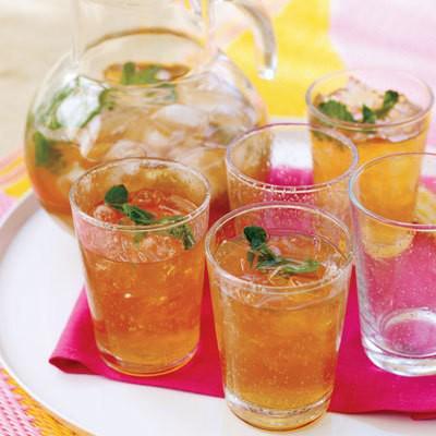 รูปภาพ:http://ghk.h-cdn.co/assets/cm/15/11/54fdf4e543347-mint-iced-tea-ghk0707-xlg.jpg