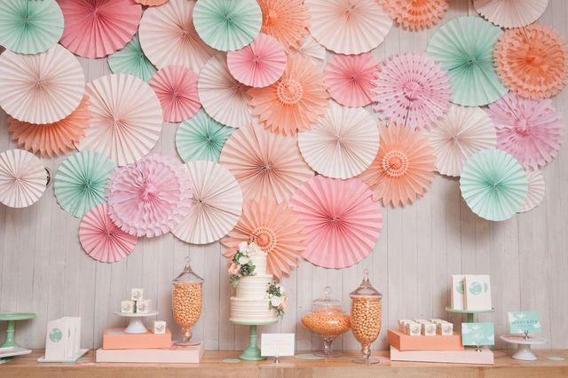 รูปภาพ:https://wedding-pictures.onewed.com/match/images/157217/pastel-wedding-backdrop-behind-reception-cake-sweets-table.full.jpg