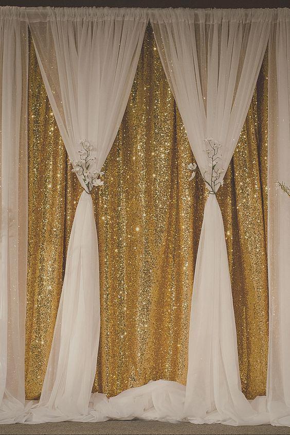 รูปภาพ:http://www.weddinginclude.com/wp-content/uploads/2017/05/Gold-sequin-curtain-becomes-soft-and-romantic-when-you-create-this-beautiful-two-layer-backdrop.jpg
