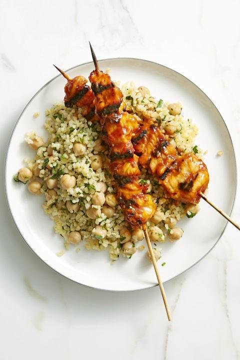 รูปภาพ:http://ghk.h-cdn.co/assets/17/06/480x720/gallery-1486495822-danielle-occhiogrosso-grilled-chicken-kabobs-0317.jpg