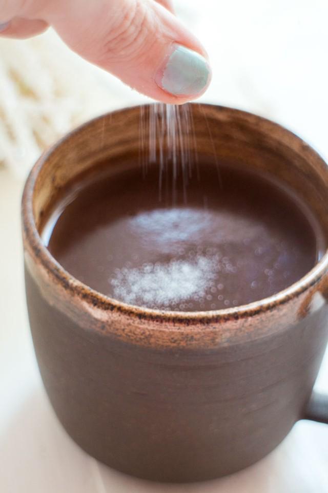 รูปภาพ:http://d1czgk0286f186.cloudfront.net/wp-content/uploads/2015/12/10160719/2Death-By-Chocolate-Double-Chocolate-Sea-Salt-Hot-Cocoa_4.jpg