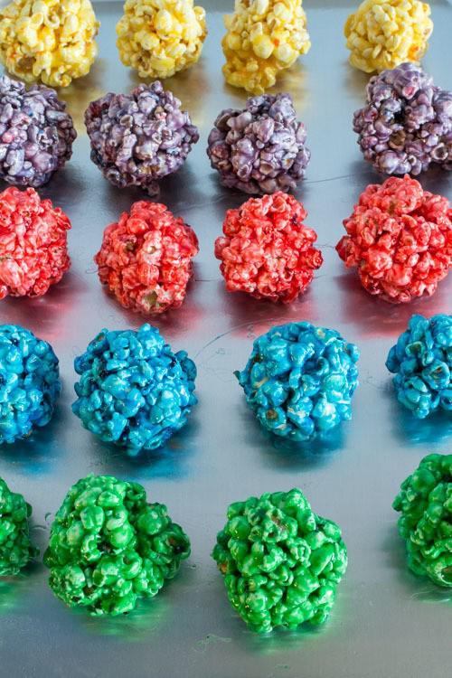 รูปภาพ:http://d1czgk0286f186.cloudfront.net/wp-content/uploads/2016/03/28203442/How-to-Make-Rainbow-Popcorn-Balls_9.jpg