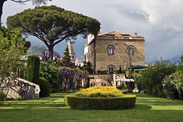 รูปภาพ:https://www.walksofitaly.com/blog/wp-content/uploads/2013/03/Villa-Cimbrone-gardens-Ravello-Italy.jpg