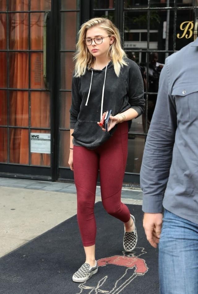 รูปภาพ:http://www2.pictures.zimbio.com/fp/Chloe+Grace+Moretz+Steps+Out+NYC+Ntwn63cHb69x.jpg