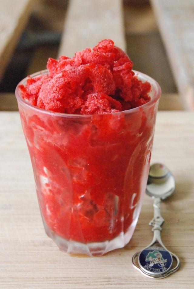 รูปภาพ:http://redcookbook.net/wp-content/uploads/images/Strawberry_Granita_20256.jpg