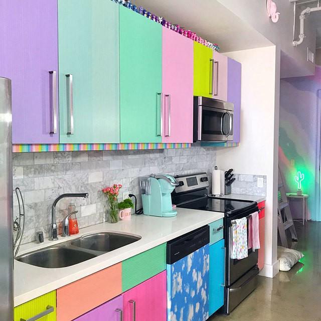 รูปภาพ:https://www.demilked.com/magazine/wp-content/uploads/2017/06/rainbow-colored-apartment-amina-mucciolo-12.jpg