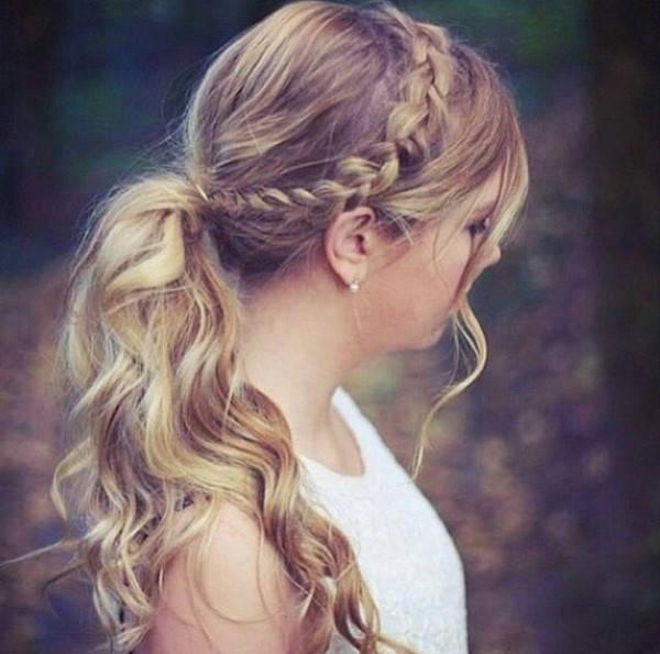 รูปภาพ:http://blog.vpfashion.com/wp-content/uploads/2015/06/Ponytail-with-Side-Braids-wonderful-hair-choice-for-long-wavy-hair-girls.jpg