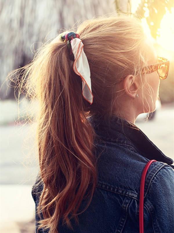รูปภาพ:http://blog.vpfashion.com/wp-content/uploads/2015/06/High-ponytail-hairstyle-for-longh-hair-with-small-accessory-to-be-more-fashionable.jpg