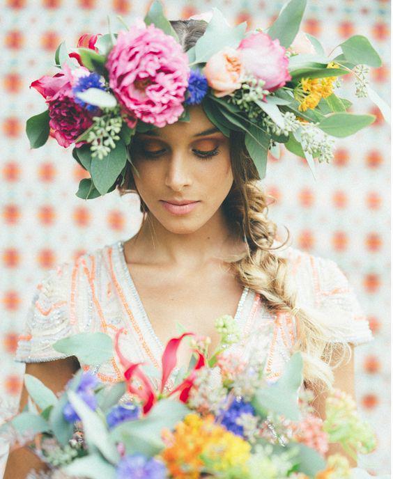 รูปภาพ:http://glamradar.com/wp-content/uploads/2017/06/flower-crown-big-and-colorful.jpg