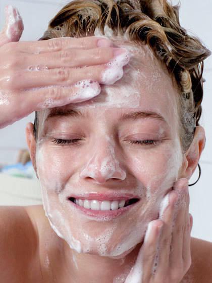 รูปภาพ:http://www.allure.com/images/skin-care/2012/04/skin-commandments-wash-your-face.jpg