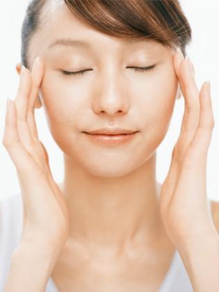 รูปภาพ:http://www.stepbystep.com/wp-content/uploads/2013/02/How-to-Give-Yourself-a-Facial-Massage.jpg