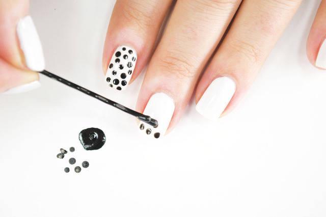 รูปภาพ:http://heeyfashion.com/wp-content/uploads/2015/05/full_103815_2F2014-08-07-111319-Homemade_Nail_Polish-Dot2.jpg