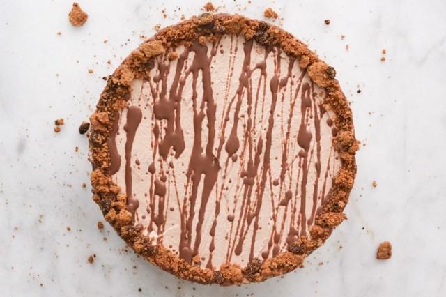 รูปภาพ:https://i1.wp.com/domesticate-me.com/wp-content/uploads/2016/03/5-Ingredient-Chocolate-Chip-Cookie-Nutella-Icebox-Cake-step-11.jpg?resize=768%2C511