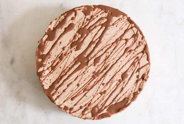 รูปภาพ:https://i0.wp.com/domesticate-me.com/wp-content/uploads/2016/03/5-Ingredient-Chocolate-Chip-Cookie-Nutella-Icebox-Cake-step-8.jpg?resize=768%2C518