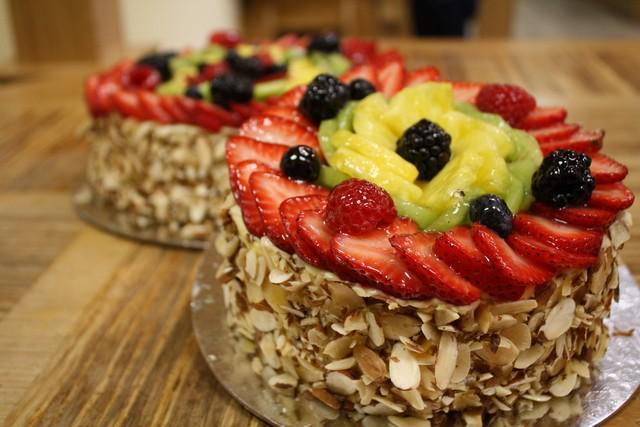 รูปภาพ:http://www.theswissbakery.com/resize/Shared/Images/Product/French-Fruit-Cake/IMG_4925.jpg