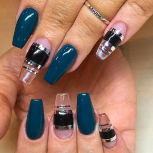 รูปภาพ:https://naildesignsjournal.com/wp-content/uploads/2017/06/sassy-nails-designs-greenish-blue-color-negative-space-nails.jpg