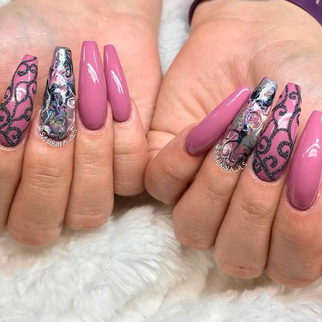 รูปภาพ:https://naildesignsjournal.com/wp-content/uploads/2017/06/sassy-nails-designs-grey-purple-water-marbling.jpg