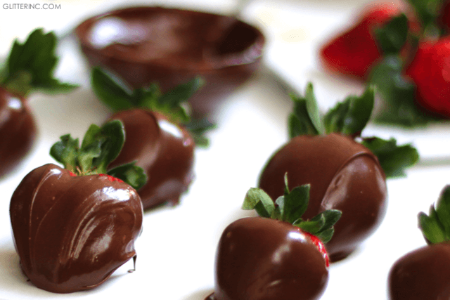 รูปภาพ:http://glitterinc.com/wp-content/uploads/2015/01/nutella-chocolate-covered-strawberries-valentines-day-2-glitterinc.com_.png