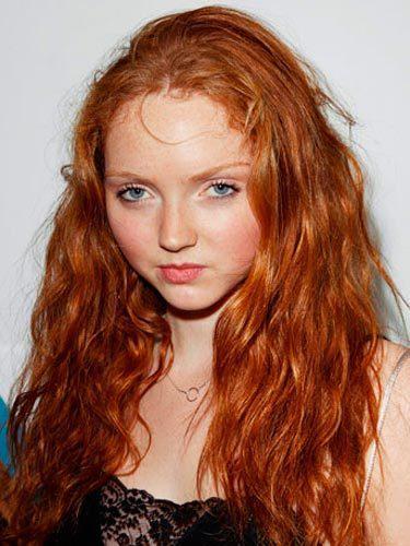 รูปภาพ:http://3.bp.blogspot.com/-KSkRKGwEs8I/UJjrEKFmV3I/AAAAAAAABYA/tP-9n5vJUt4/s1600/rb-long-red-curls-43-0809-de.jpg