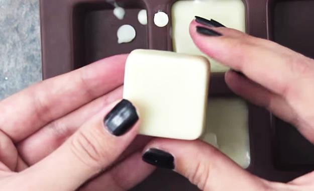 รูปภาพ:http://diyjoy.com/wp-content/uploads/2015/07/DIY-Lotion-Bars-5.jpg