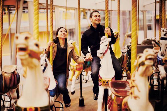 รูปภาพ:http://youqueen.com/wp-content/uploads/2013/07/couple-having-fun-in-amusement-park.jpg