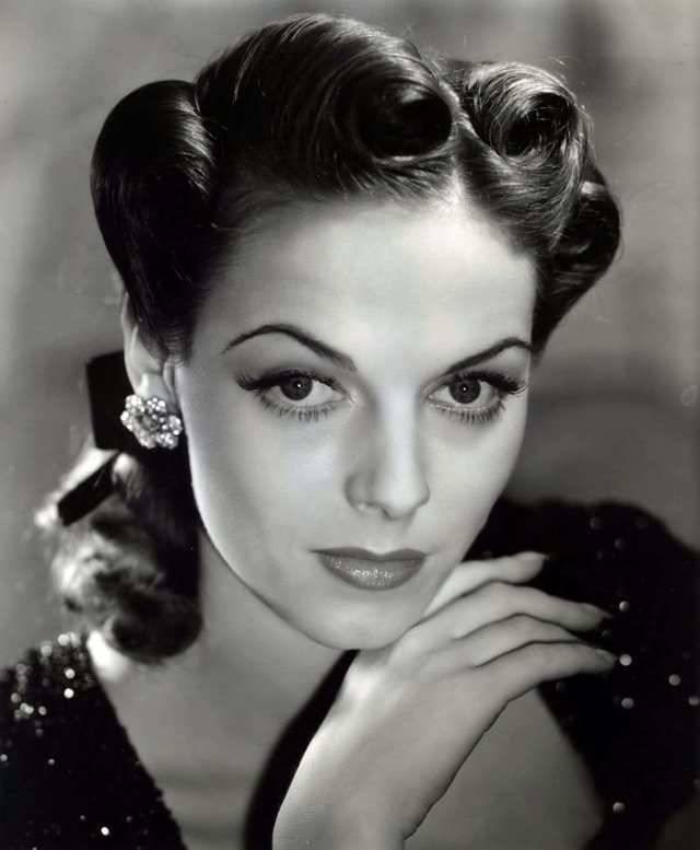 รูปภาพ:http://bakuland.net/wp-content/uploads/parser/Rita-Hayworth-1940s-Hairstyle--9.jpg