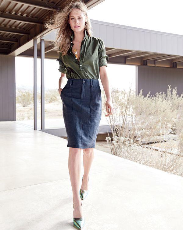 รูปภาพ:https://cdn.lookastic.es/looks/camisa-de-vestir-verde-oliva-falda-lapiz-azul-marino-zapatos-de-tacon-de-cuero-verdes-original-10558.jpg