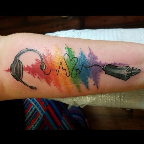 รูปภาพ:http://i.styleoholic.com/2017/07/Colorful-music-tattoo-on-the-hand.jpg