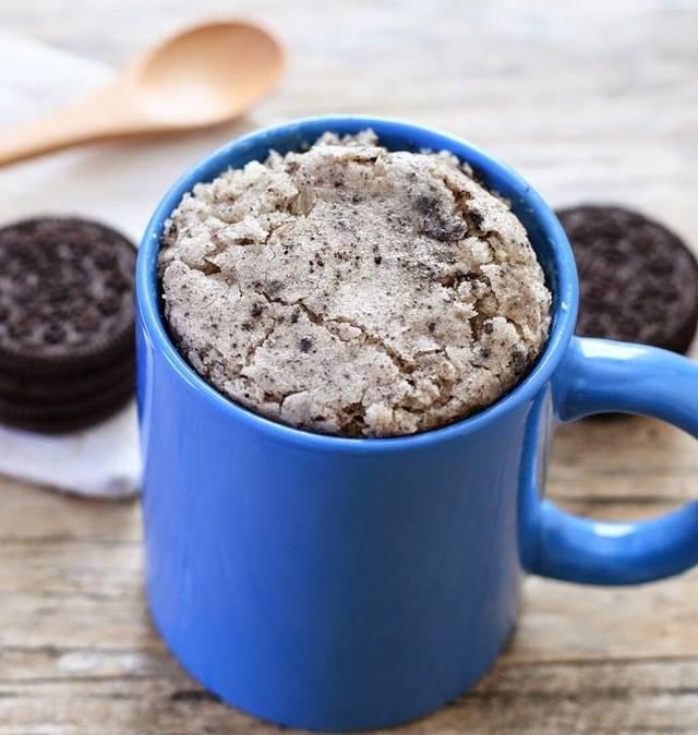 รูปภาพ:https://lh5.googleusercontent.com/-6gRG_G64-kY/U5k-RIMnT7I/AAAAAAAElM0/h2HkQDxMGxc/s800/cookies-and-cream-mug-cake-008.jpg