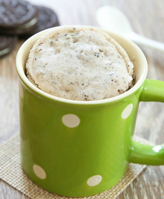 รูปภาพ:https://lh4.googleusercontent.com/-PIrPTABLm28/VSdlgaF3-iI/AAAAAAAFBD8/bIvbJKV4HsM/s800/cookies-and-cream-mug-cake-8a.jpg