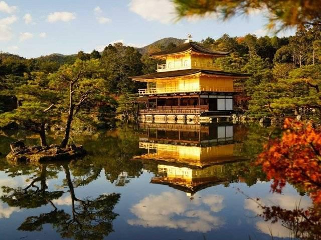 รูปภาพ:http://static1.businessinsider.com/image/559c006ceab8ea524709635b-1200/one-of-the-most-breathtaking-temples-is-the-14th-century-kinkaku-ji-golden-pavilion-which-has-a-shiny-gold-facade-that-reflects-beautifully-in-the-pond-the-temple-sits-on.jpg