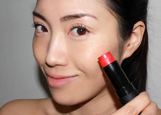 รูปภาพ:http://makeupforlife.net/wp-content/uploads/2014/03/how-to-apply-cream-blush.jpg