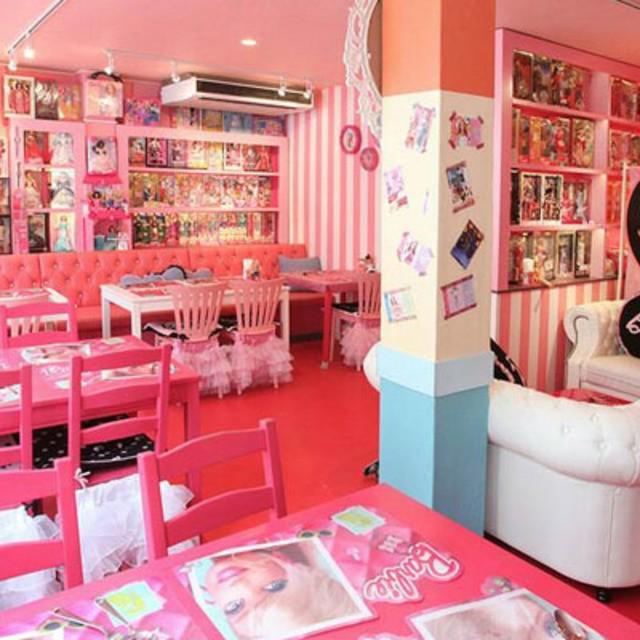 ภาพประกอบบทความ พาเที่ยวคาเฟ่สุดคาวาอิ Barbie-Themed Pink Holiday Cafe