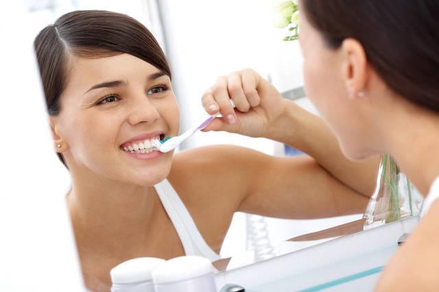 รูปภาพ:http://cdn-media-1.lifehack.org/wp-content/files/2014/12/brushing-teeth.jpg