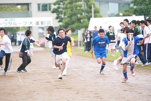 รูปภาพ:https://kensyu.starts.co.jp/shared/photo/slide/sports01_06.jpg