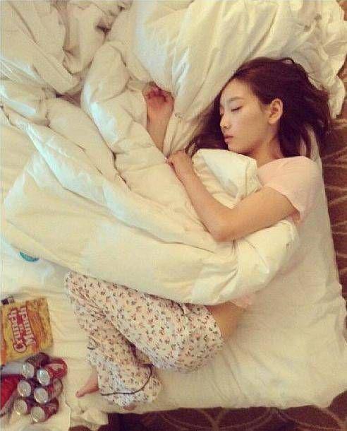 รูปภาพ:https://s-media-cache-ak0.pinimg.com/736x/75/99/7e/75997ebed2fc72b61b76e9cf656ce0d6--sleeping-beauty-k-pop.jpg