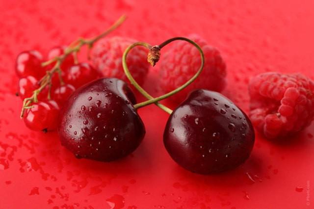 รูปภาพ:http://geniuspregnancy.com/wp-content/uploads/2014/04/700-berries-food-eat-nutrition-diet-healthy-cranberry-strawberry-raspberry-cherry.jpg