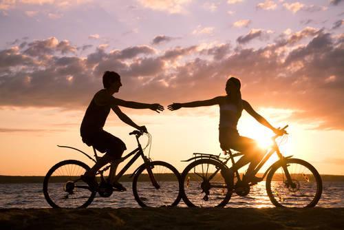 รูปภาพ:https://blog.grouvly.com/wp-content/uploads/2015/07/Couple-Riding-Bicycles.jpg