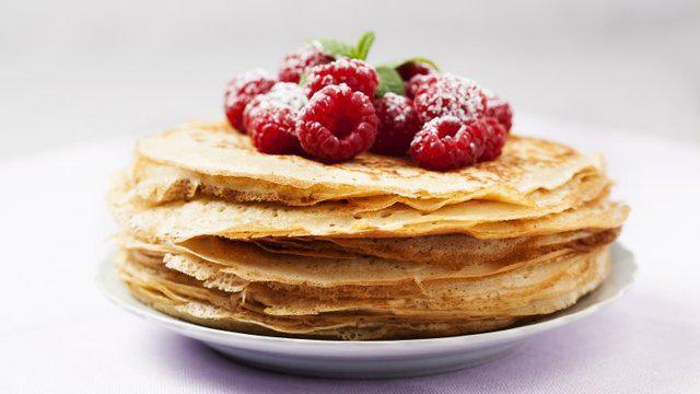 รูปภาพ:http://img4.thelist.com/img/gallery/pancake-toppings-that-are-better-than-syrup/fresh-fruit-1499898796.jpg