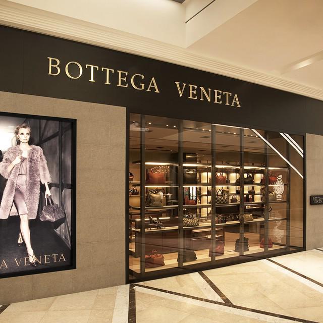 ภาพประกอบบทความ Hi-End ให้สุด!!! กับ 5 สิ่งที่คุณอาจยังไม่รู้เกี่ยวกับ Bottega Veneta แบรนด์สุดคลาสสิก 