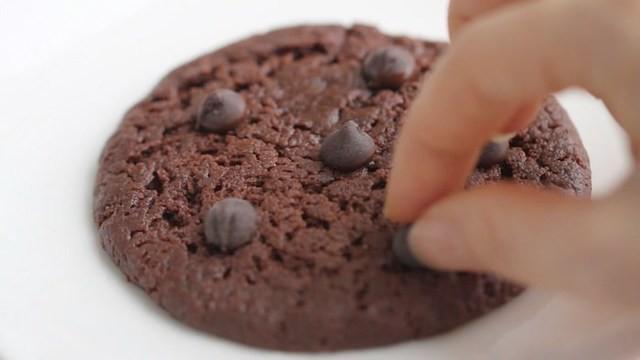 รูปภาพ:http://i1.wp.com/eugeniekitchen.com/wp-content/uploads/2014/05/microwave-brownie-cookie-recipe6.jpg